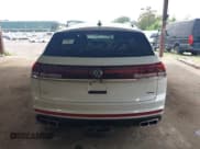 ✅ 2024 Volkswagen Atlas SEL Premium R-Line • VIN: 1V2FE2CA5RC229408 • Lot: 39587804. Wystawiony na IAAI z przebiegiem 341 mil. Bezpłatny archiwum sprzedaży aukcyjnych z USA i szczegółowy raport historii pojazdu na DreamBid. Zdjęcie 16.