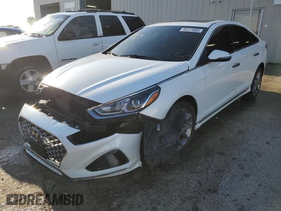 ✅ 2018 Hyundai Sonata Limited Plus • VIN: 5NPE34AB9JH610889 • Лот: 59127882. Опубликован ранее на Copart с пробегом 62 456 миль. Бесплатный доступ к архиву аукционных продаж из США и подробный отчёт об истории автомобиля на DreamBid. Изображение 2.