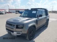 ✅ 2025 Land Rover Defender S • VIN: SALEJFFU5S2399178 • Lot: 43377052. Wystawiony na IAAI z przebiegiem 10 960 mil. Bezpłatny archiwum sprzedaży aukcyjnych z USA i szczegółowy raport historii pojazdu na DreamBid. Zdjęcie 6.