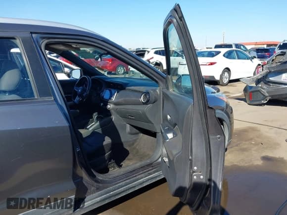 ✅ 2019 Nissan Kicks SV • VIN: 3N1CP5CU6KL540921 • Lot: 43561121. Wystawiony na IAAI z przebiegiem 148 831 mil. Bezpłatny archiwum sprzedaży aukcyjnych z USA i szczegółowy raport historii pojazdu na DreamBid. Zdjęcie 5.