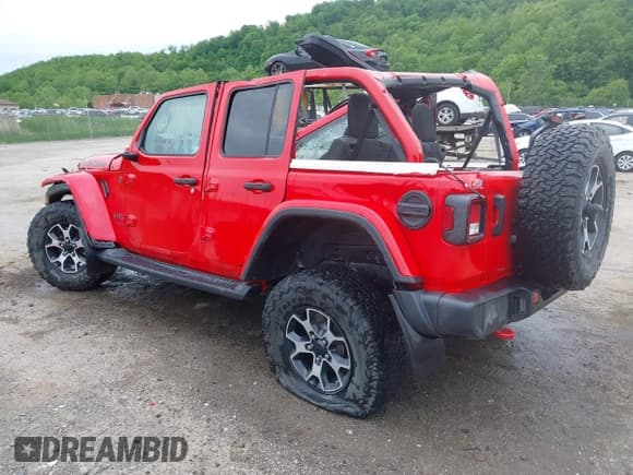 ✅ 2021 Jeep Wrangler Unlimited Rubicon • VIN: 1C4HJXFGXMW688248 • Lot: 42254446. Listed on IAAI with 4,073 mi. Free auction sales archive from the USA and detailed vehicle history report at DreamBid. Image 3.