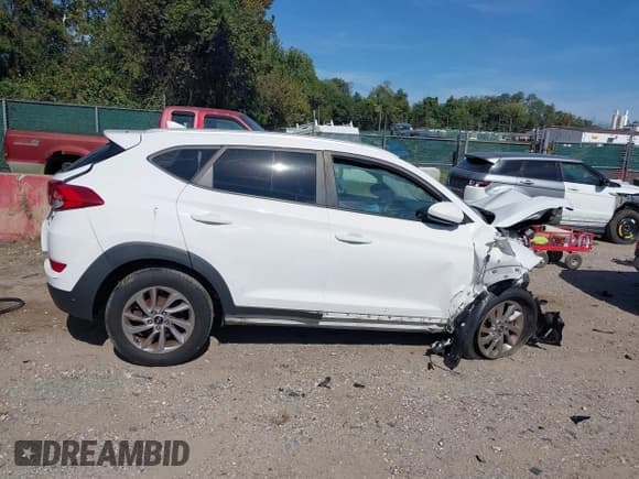 ✅ 2018 Hyundai Tucson SEL • VIN: KM8J33A4XJU609035 • Lot: 43352479. Listed on IAAI with 139,116 mi. Free auction sales archive from the USA and detailed vehicle history report at DreamBid. Image 13.