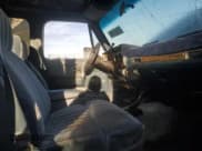 ✅ 1989 GMC Suburban • VIN: 1GKGV26KXKF530002 • Lot: 81952815. Wystawiony na Copart z przebiegiem 189 851 mil. Bezpłatny archiwum sprzedaży aukcyjnych z USA i szczegółowy raport historii pojazdu na DreamBid. Zdjęcie 7.