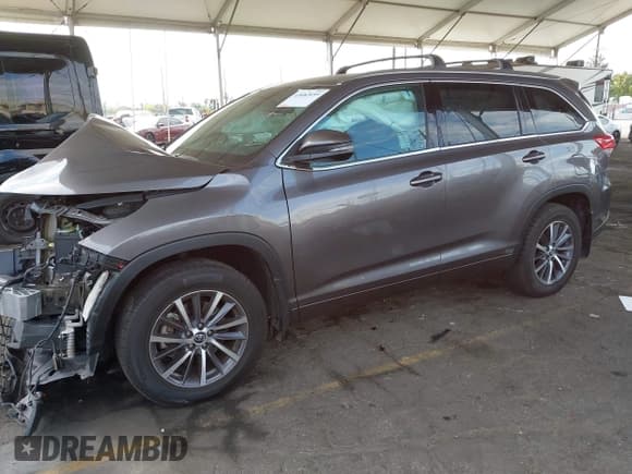 ✅ 2017 Toyota Highlander XLE • VIN: 5TDJZRFH7HS412078 • Lot: 43682059. Wystawiony na IAAI z przebiegiem 49 716 mil. Bezpłatny archiwum sprzedaży aukcyjnych z USA i szczegółowy raport historii pojazdu na DreamBid. Zdjęcie 2.