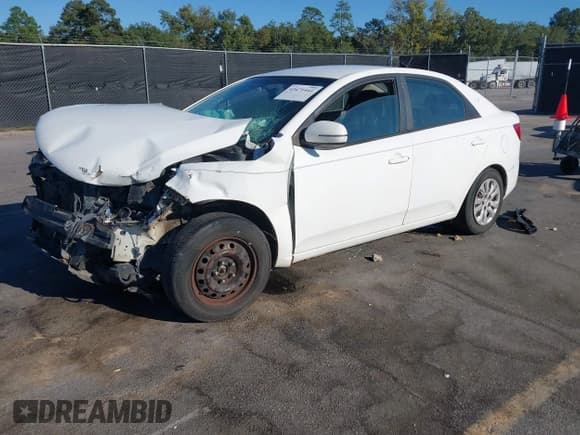 ✅ 2013 Kia Forte EX • VIN: KNAFU4A26D5732774 • Lot: 43471441. Wystawiony na IAAI z przebiegiem 220 362 mil. Bezpłatny archiwum sprzedaży aukcyjnych z USA i szczegółowy raport historii pojazdu na DreamBid. Zdjęcie 2.