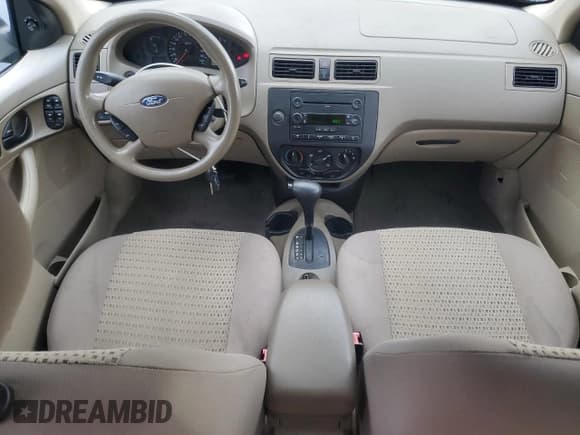 ✅ 2006 Ford Focus S • VIN: 1FAFP34N56W242498 • Lot: 91859985. Wystawiony na Copart z przebiegiem 70 540 mil. Bezpłatny archiwum sprzedaży aukcyjnych z USA i szczegółowy raport historii pojazdu na DreamBid. Zdjęcie 8.