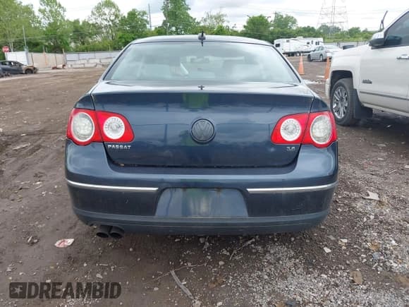 ✅ 2006 Volkswagen Passat 3.6L V6 • VIN: WVWCU73C96E215940 • Lot: 42257810. Listed on IAAI with 102,795 mi. Free auction sales archive from the USA and detailed vehicle history report at DreamBid. Image 17.