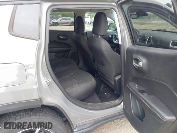 ✅ 2019 Jeep Compass Sport • VIN: 3C4NJDAB7KT846383 • Lot: 42341942. Wystawiony na IAAI z przebiegiem 61 636 mil. Bezpłatny archiwum sprzedaży aukcyjnych z USA i szczegółowy raport historii pojazdu na DreamBid. Zdjęcie 8.