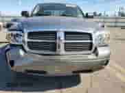 2007 Dodge Dakota SLT с VIN 1D7HW48K97S129387, выставлен на аукционе Copart как лот 74878664 с пробегом 137 525 миль миль и Списание • Salvage title. История ставок и продаж доступна на DreamBid. Изображение 5.