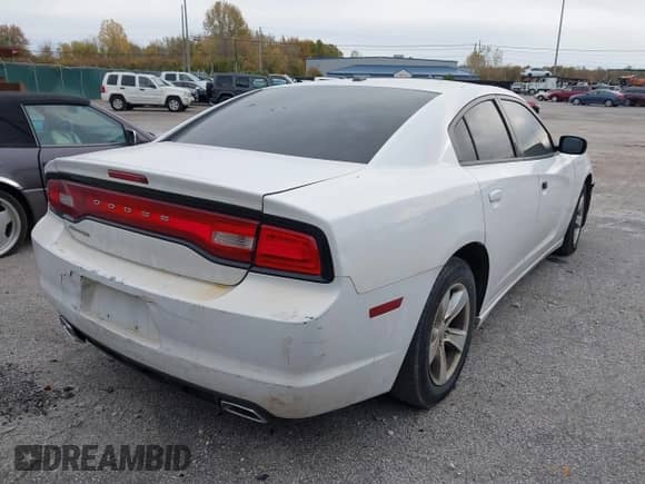 ✅ 2012 Dodge Charger SE • VIN: 2C3CDXBG9CH214445 • Lot: 43583603. Wystawiony na IAAI z przebiegiem 231 762 mil. Bezpłatny archiwum sprzedaży aukcyjnych z USA i szczegółowy raport historii pojazdu na DreamBid. Zdjęcie 4.