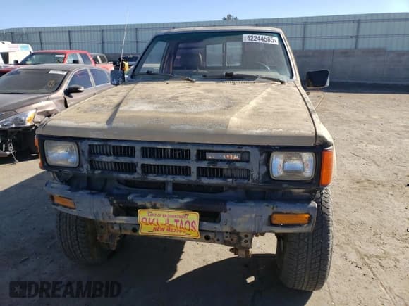 ✅ 1985 Toyota Pickup • VIN: JT4RN60R9F5047453 • Lot: 42244585. Listed on Copart with 270,983 mi. Free auction sales archive from the USA and detailed vehicle history report at DreamBid. Image 5.