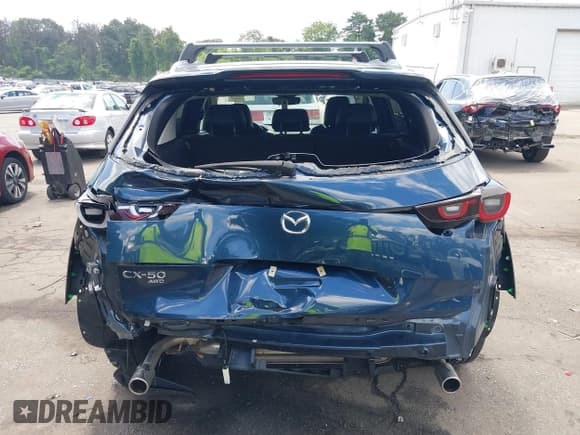 ✅ 2024 Mazda CX-50 S Preferred • VIN: 7MMVABBM2RN213739 • Lot: 42675821. Wystawiony na IAAI z przebiegiem 14 992 mil. Bezpłatny archiwum sprzedaży aukcyjnych z USA i szczegółowy raport historii pojazdu na DreamBid. Zdjęcie 6.