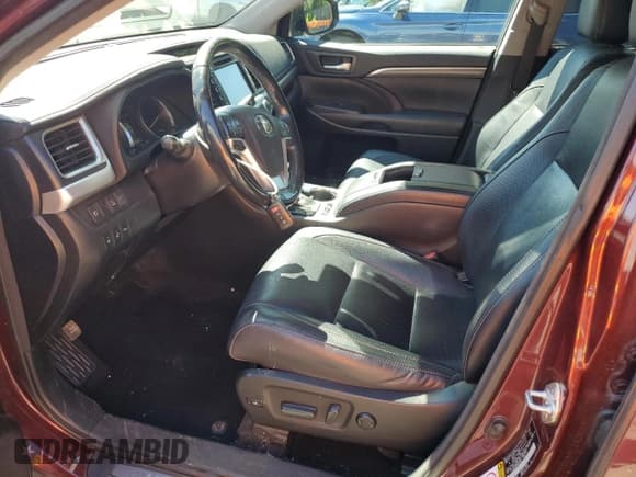 ✅ 2017 Toyota Highlander Hybrid Limited • VIN: 5TDDGRFH8HS029589 • Lot: 69418165. Listed on Copart with 165,987 mi. Free auction sales archive from the USA and detailed vehicle history report at DreamBid. Image 7.