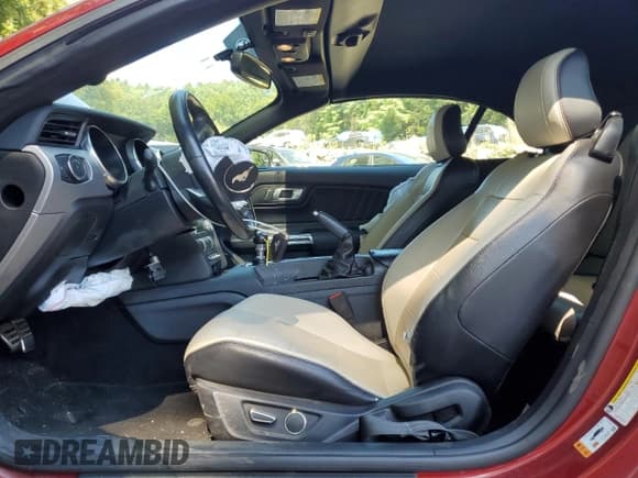 ✅ 2019 Ford Mustang GT Premium • VIN: 1FATP8FF3K5204869 • Lot: 69655355. Wystawiony na Copart z przebiegiem 85 642 mil. Bezpłatny archiwum sprzedaży aukcyjnych z USA i szczegółowy raport historii pojazdu na DreamBid. Zdjęcie 7.