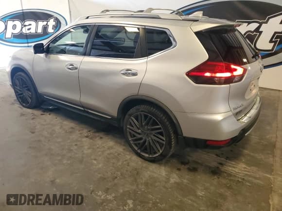 ✅ 2017 Nissan Rogue SL • VIN: JN8AT2MV9HW026364 • Лот: 84241415. Опубликован ранее на Copart с пробегом 135 984 миль. Бесплатный доступ к архиву аукционных продаж из США и подробный отчёт об истории автомобиля на DreamBid. Изображение 2.