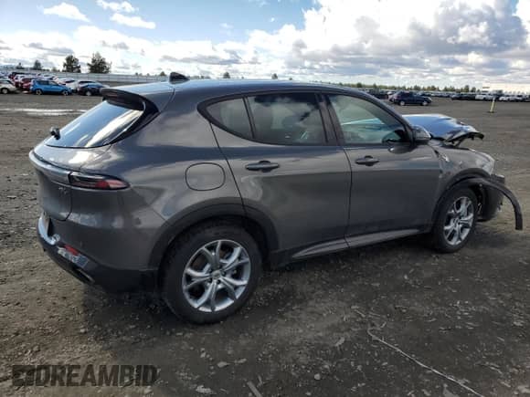 2024 Dodge Hornet R/T z VIN ZACPDFCW3R3A16083, wystawiony jako Copart lot #49723225 z przebiegiem 22 617 mil mil oraz Szkoda całkowita • Salvage title. Historia ofert i sprzedaży dostępna na DreamBid. Obrazek 3.