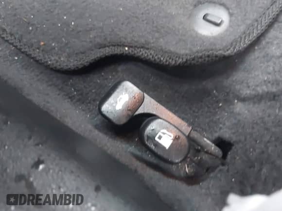 2016 Hyundai Elantra Value Edition with VIN KMHDH4AE8GU481089, listed as a IAAI auction lot 43487593 with 141,701 mi miles and . Bid and sale history available at DreamBid. Image 6.