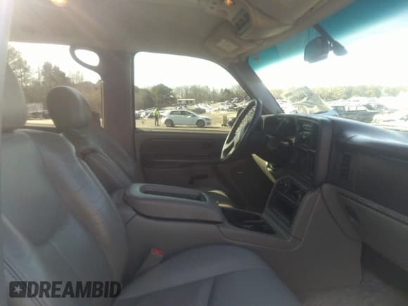 ✅ 2003 Chevrolet Suburban LT • VIN: 3GNEC16Z43G143744 • Lot: 41446890. Listed on IAAI with Not provided. Free auction sales archive from the USA and detailed vehicle history report at DreamBid. Image 5.