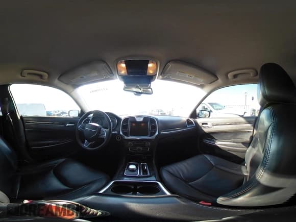 ✅ 2015 Chrysler 300 Limited • VIN: 2C3CCAAG7FH903888 • Лот: 43100884. Опубликован ранее на IAAI с пробегом 231 850 миль. Бесплатный доступ к архиву аукционных продаж из США и подробный отчёт об истории автомобиля на DreamBid. Изображение 19.