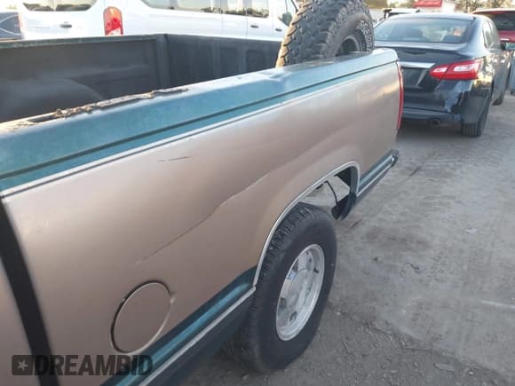 ✅ 1995 Chevrolet Silverado 1500 • VIN: 2GCEC19K6S1266198 • Lot: 43617591. Wystawiony na IAAI z przebiegiem 206 691 mil. Bezpłatny archiwum sprzedaży aukcyjnych z USA i szczegółowy raport historii pojazdu na DreamBid. Zdjęcie 14.