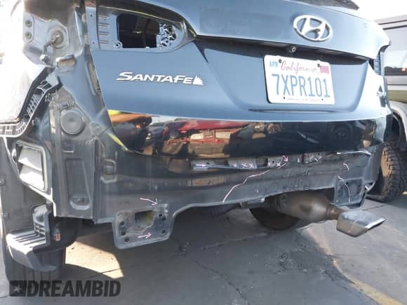 2017 Hyundai Santa Fe 2.4L z VIN 5NMZU3LBXHH012582, wystawiony jako IAAI lot #43513858 z przebiegiem 139 498 mil mil oraz . Historia ofert i sprzedaży dostępna na DreamBid. Obrazek 6.