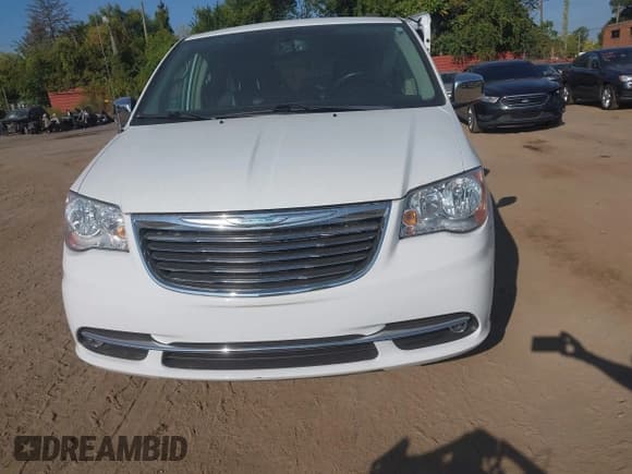 ✅ 2015 Chrysler Town & Country Touring L • VIN: 2C4RC1CGXFR676984 • Lot: 43214624. Listed on IAAI with 85,066 mi. Free auction sales archive from the USA and detailed vehicle history report at DreamBid. Image 12.