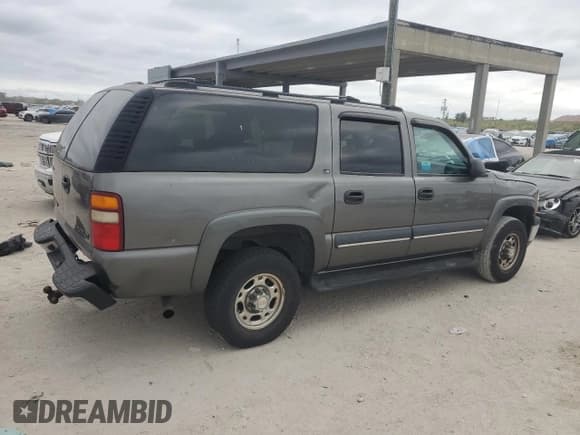 ✅ 2002 Chevrolet Suburban LS • VIN: 3GNGK26U72G266300 • Лот: 87486704. Опубликован ранее на Copart с пробегом 278 371 миль. Бесплатный доступ к архиву аукционных продаж из США и подробный отчёт об истории автомобиля на DreamBid. Изображение 3.
