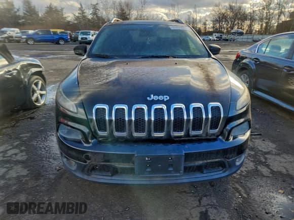 ✅ 2014 Jeep Cherokee Latitude • VIN: 1C4PJMCB7EW275014 • Lot: 95806655. Wystawiony na Copart z przebiegiem Nie podano. Bezpłatny archiwum sprzedaży aukcyjnych z USA i szczegółowy raport historii pojazdu na DreamBid. Zdjęcie 5.