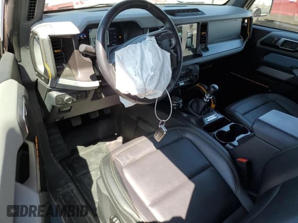 ✅ 2021 Ford Bronco • VIN: 1FMDE5CH1MLA60600 • Lot: 54076135. Wystawiony na Copart z przebiegiem 39 526 mil. Bezpłatny archiwum sprzedaży aukcyjnych z USA i szczegółowy raport historii pojazdu na DreamBid. Zdjęcie 8.