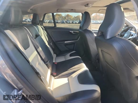 ✅ 2016 Volvo V60 T5 • VIN: YV4612HK0G1014183 • Лот: 91022835. Опубликован ранее на Copart с пробегом Не указан. Бесплатный доступ к архиву аукционных продаж из США и подробный отчёт об истории автомобиля на DreamBid. Изображение 10.