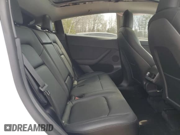 ✅ 2022 Tesla Model Y Long Range • VIN: 7SAYGDEE0NF532502 • Lot: 54683555. Wystawiony na Copart z przebiegiem 44 359 mil. Bezpłatny archiwum sprzedaży aukcyjnych z USA i szczegółowy raport historii pojazdu na DreamBid. Zdjęcie 10.