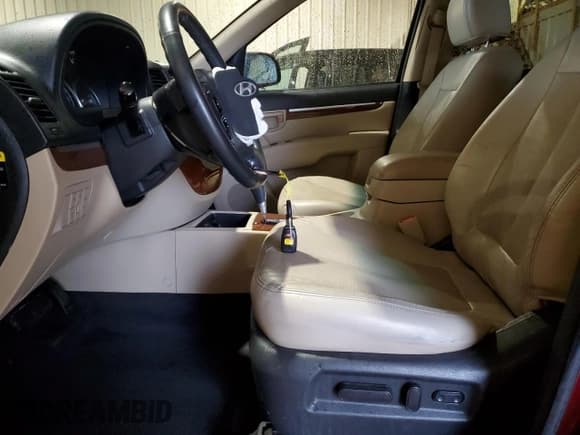 ✅ 2009 Hyundai Santa Fe GL • VIN: 5NMSG73E09H255832 • Lot: 71076294. Listed on Copart with 169,849 mi. Free auction sales archive from the USA and detailed vehicle history report at DreamBid. Image 7.