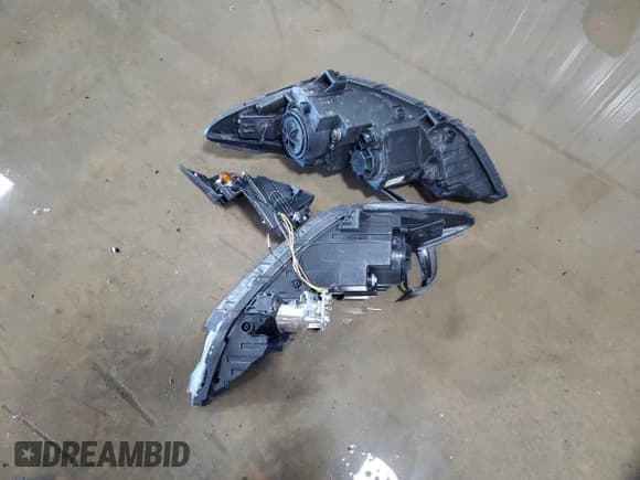 ✅ 2017 Hyundai Elantra SE • VIN: 5NPD84LF6HH078511 • Lot: 91281625. Listed on Copart with 94,602 mi. Free auction sales archive from the USA and detailed vehicle history report at DreamBid. Image 12.