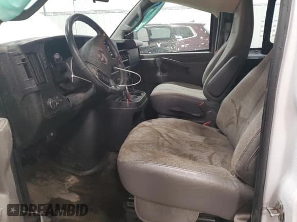 ✅ 2022 GMC Savana Cargo • VIN: 1GTW7AFP3N1290963 • Lot: 45167374. Wystawiony na Copart z przebiegiem 43 924 mil. Bezpłatny archiwum sprzedaży aukcyjnych z USA i szczegółowy raport historii pojazdu na DreamBid. Zdjęcie 7.