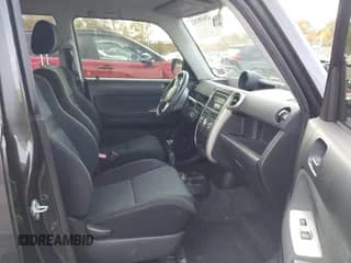 ✅ 2006 Scion xB • VIN: JTLKT334464070400 • Lot: 43618152. Wystawiony na IAAI z przebiegiem 142 673 mil. Bezpłatny archiwum sprzedaży aukcyjnych z USA i szczegółowy raport historii pojazdu na DreamBid. Zdjęcie 5.