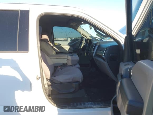 ✅ 2017 Ford F-250 XL • VIN: 1FT7W2AT9HED77197 • Lot: 43568391. Listed on IAAI with 239,235 mi. Free auction sales archive from the USA and detailed vehicle history report at DreamBid. Image 5.