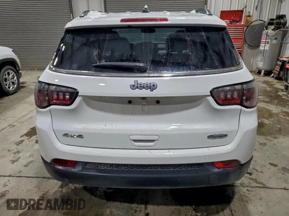 ✅ 2025 Jeep Compass Latitude • VIN: 3C4NJDBN6ST592822 • Lot: 94803335. Listed on Copart with 20,621 mi. Free auction sales archive from the USA and detailed vehicle history report at DreamBid. Image 6.