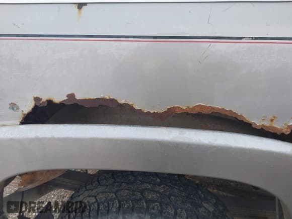 ✅ 2001 Chevrolet Silverado 2500HD LS • VIN: 1GCHK23U81F141792 • Лот: 41220878. Опубликован ранее на IAAI с пробегом 178 278 миль. Бесплатный доступ к архиву аукционных продаж из США и подробный отчёт об истории автомобиля на DreamBid. Изображение 13.