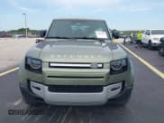 ✅ 2024 Land Rover Defender S • VIN: SALEJ7EX0R2282085 • Lot: 42659691. Wystawiony na IAAI z przebiegiem 9 542 mil. Bezpłatny archiwum sprzedaży aukcyjnych z USA i szczegółowy raport historii pojazdu na DreamBid. Zdjęcie 11.