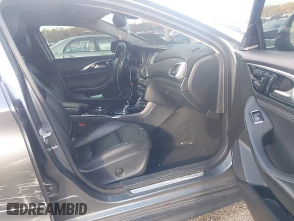 ✅ 2017 Infiniti QX30 Premium • VIN: SJKCH5CR9HA038021 • Lot: 43488449. Wystawiony na IAAI z przebiegiem 123 638 mil. Bezpłatny archiwum sprzedaży aukcyjnych z USA i szczegółowy raport historii pojazdu na DreamBid. Zdjęcie 5.