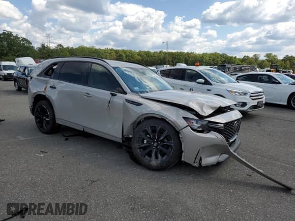 ✅ 2025 Mazda CX-90 Premium Sport • VIN: JM3KKCHD3S1227988 • Lot: 80263575. Wystawiony na Copart z przebiegiem 14 831 mil. Bezpłatny archiwum sprzedaży aukcyjnych z USA i szczegółowy raport historii pojazdu na DreamBid. Zdjęcie 4.