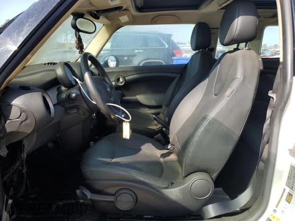 ✅ 2011 MINI Clubman • VIN: WMWZF3C57BTX81533 • Lot: 44221795. Wystawiony na Copart z przebiegiem Nie podano. Bezpłatny archiwum sprzedaży aukcyjnych z USA i szczegółowy raport historii pojazdu na DreamBid. Zdjęcie 7.