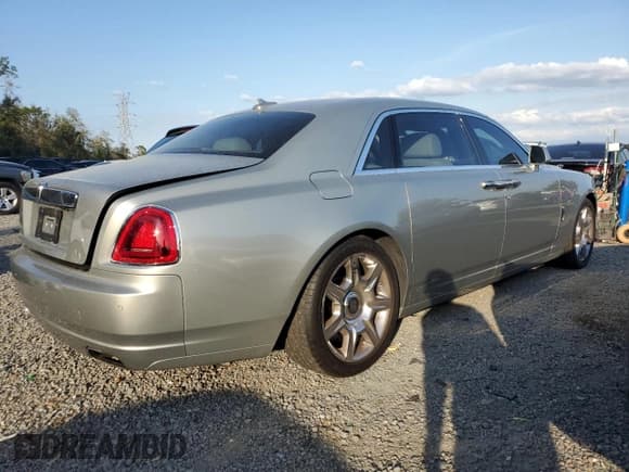 ✅ 2012 Rolls-Royce Ghost • VIN: SCA664L50CUX65544 • Lot: 45107245. Wystawiony na Copart z przebiegiem 49 206 mil. Bezpłatny archiwum sprzedaży aukcyjnych z USA i szczegółowy raport historii pojazdu na DreamBid. Zdjęcie 3.