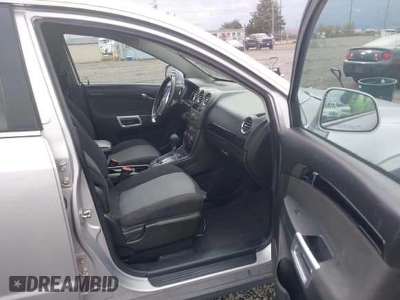 ✅ 2013 Chevrolet Captiva Sport LS • VIN: 3GNFL2EK5DS522944 • Lot: 43570514. Wystawiony na IAAI z przebiegiem 201 376 mil. Bezpłatny archiwum sprzedaży aukcyjnych z USA i szczegółowy raport historii pojazdu na DreamBid. Zdjęcie 5.