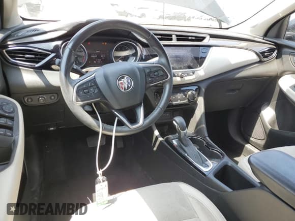 ✅ 2020 Buick Encore GX Preferred • VIN: KL4MMBS25LB126292 • Lot: 69259325. Wystawiony na Copart z przebiegiem 31 738 mil. Bezpłatny archiwum sprzedaży aukcyjnych z USA i szczegółowy raport historii pojazdu na DreamBid. Zdjęcie 8.