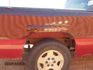 ✅ 2005 Chevrolet Silverado 1500 LS • VIN: 2GCEC13T251324703 • Lot: 43429951. Wystawiony na IAAI z przebiegiem 220 217 mil. Bezpłatny archiwum sprzedaży aukcyjnych z USA i szczegółowy raport historii pojazdu na DreamBid. Zdjęcie 6.