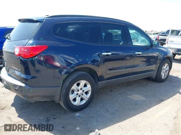 ✅ 2011 Chevrolet Traverse LS • VIN: 1GNKREEDXBJ412194 • Lot: 43304374. Wystawiony na IAAI z przebiegiem 187 234 mil. Bezpłatny archiwum sprzedaży aukcyjnych z USA i szczegółowy raport historii pojazdu na DreamBid. Zdjęcie 4.