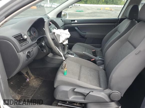 ✅ 2007 Volkswagen Rabbit • VIN: WVWBR71K47W063083 • Lot: 44718495. Wystawiony na Copart z przebiegiem Nie podano. Bezpłatny archiwum sprzedaży aukcyjnych z USA i szczegółowy raport historii pojazdu na DreamBid. Zdjęcie 7.