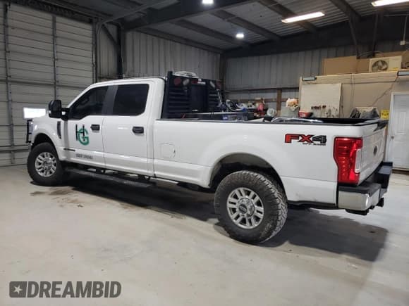 ✅ 2019 Ford F-350 XL • VIN: 1FT8W3BT4KEE71388 • Lot: 83966085. Wystawiony na Copart z przebiegiem 232 875 mil. Bezpłatny archiwum sprzedaży aukcyjnych z USA i szczegółowy raport historii pojazdu na DreamBid. Zdjęcie 2.