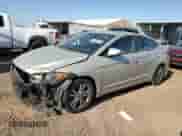 2017 Hyundai Elantra SE z VIN 5NPD84LFXHH185013, wystawiony jako Copart lot #68699365 z przebiegiem 81 953 mil mil oraz Nie do naprawy • Non repairable. Historia ofert i sprzedaży dostępna na DreamBid. Obrazek 1.